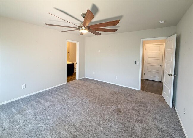 Building Photo - 528 Fox Burrow Ln