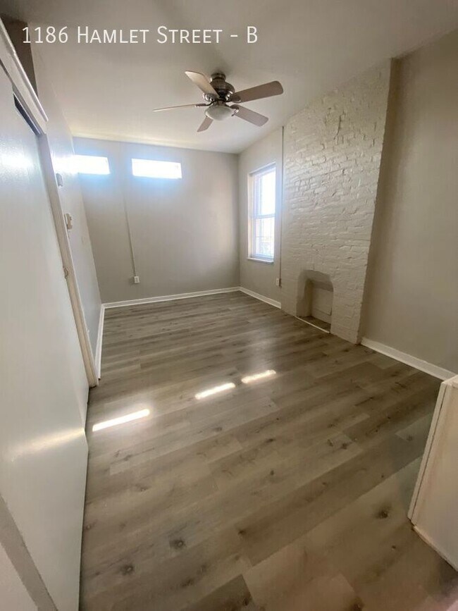 Building Photo - 1186 Hamlet St