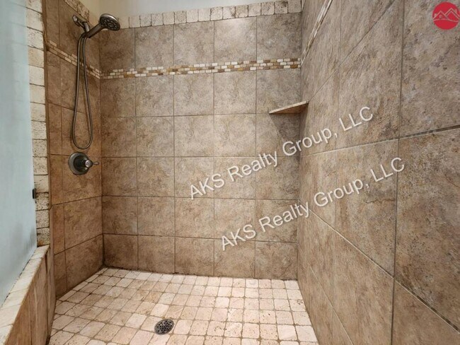 Building Photo - 4613 Riverview Dr