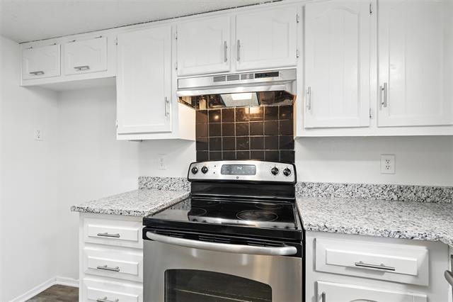 Building Photo - 302 Candlewood Ln