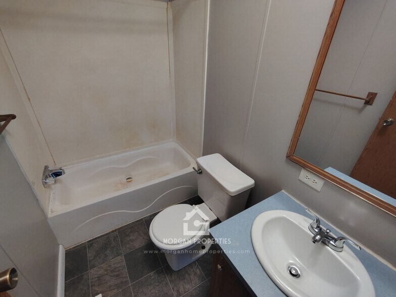 Building Photo - 1806 C St