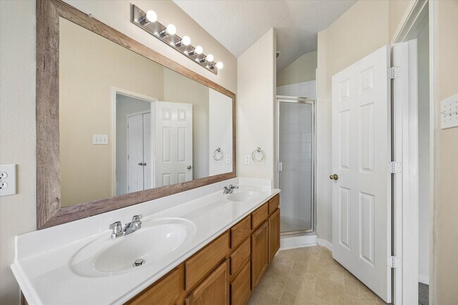 Building Photo - 8022 Indian Desert Dr