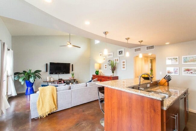 Building Photo - 41 Waller St