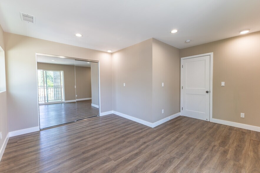 Primary bedroom - 8424 Grenoble St