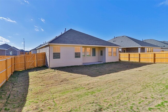 Building Photo - Cute Newer 4-2-2 N Ft. Worth