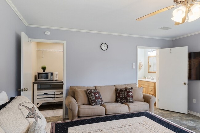 Building Photo - 1072 Papenberg Rd