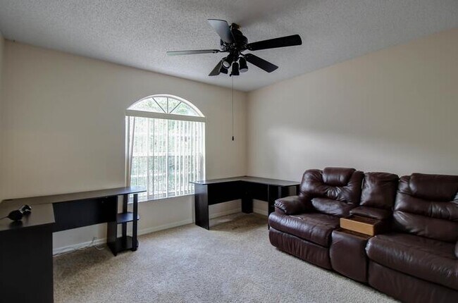 Building Photo - 2610 18th Ave S