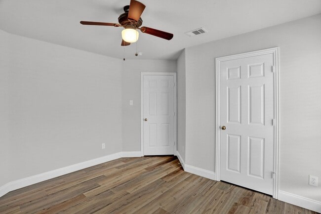 Building Photo - Cute, Quiet and ready NOW
