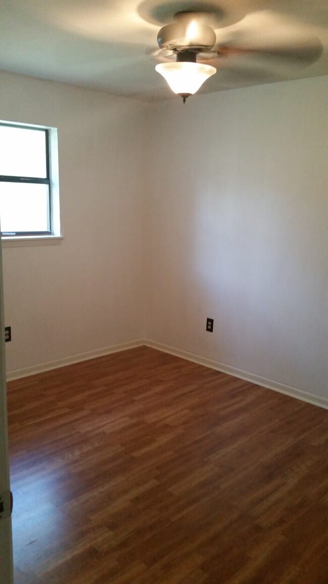 Building Photo - 1301 Scott St