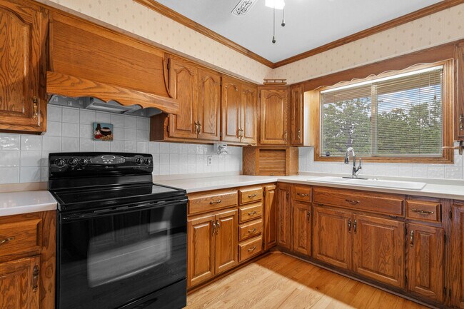 Building Photo - 471 Parkside Dr