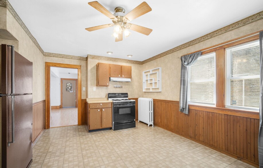 Building Photo - 1745 S 68th St