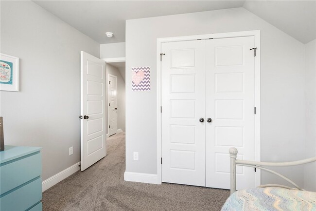 Building Photo - 102 Manfield Ave