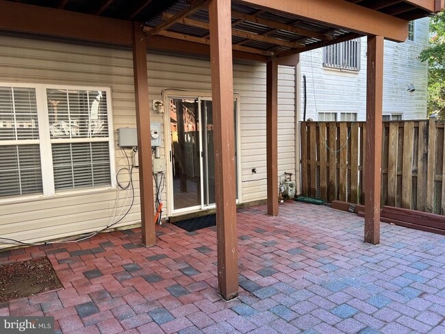 Building Photo - 8818 Royal Doulton Ln