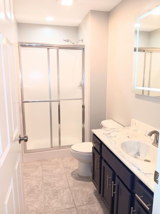 Building Photo - Spacious Condo with Modern Comforts