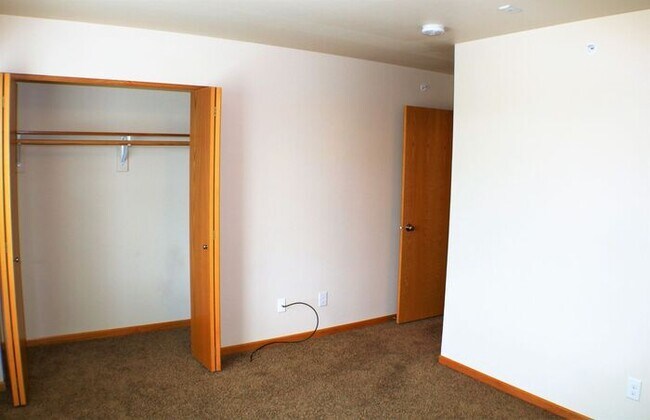 Building Photo - $1,135 | 2 Bedroom, 2 Bathroom Condo | No ...