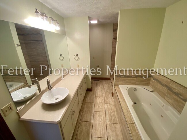 Building Photo - Beautiful 3 Bedroom Northside Home!