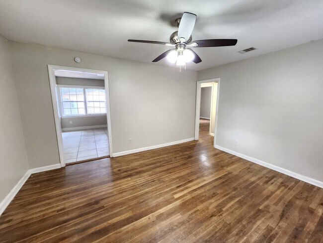 Building Photo - 3000 Torres Ave