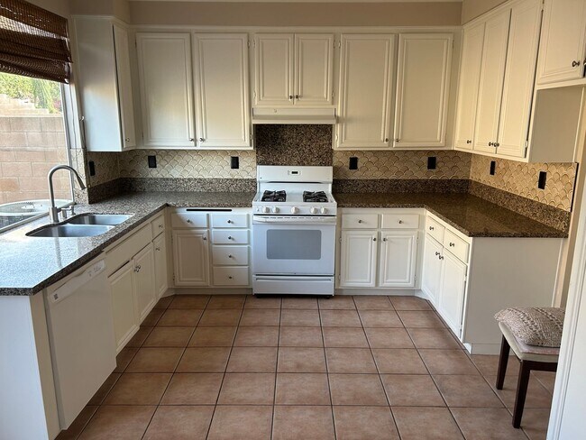 Building Photo - Saddlepeak Dr. Home