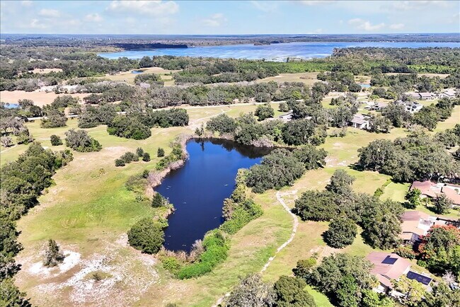 Building Photo - ALL UTILITIES INCLUDED & Fully Furnished! Sleek 2BR/2BA Townhome in Haines City