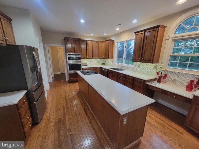 Building Photo - 12 Foxview Cir