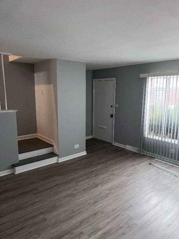 Building Photo - 5055 W Gladys Ave