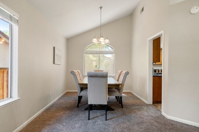Building Photo - 1451 Lorimer Way