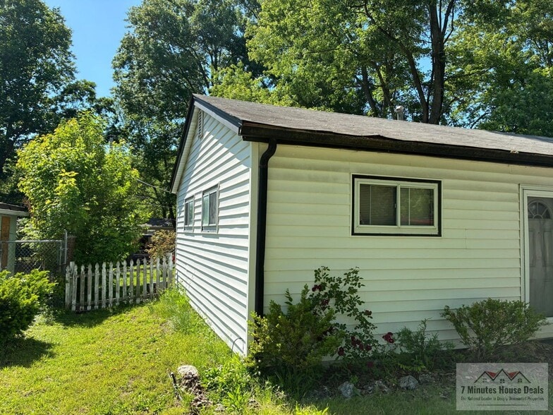 Building Photo - 10249 Earl Dr