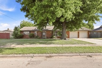 Building Photo - 2404 SW 79th St