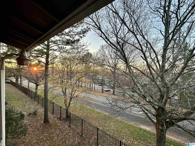 Building Photo - 415 Skyview Dr