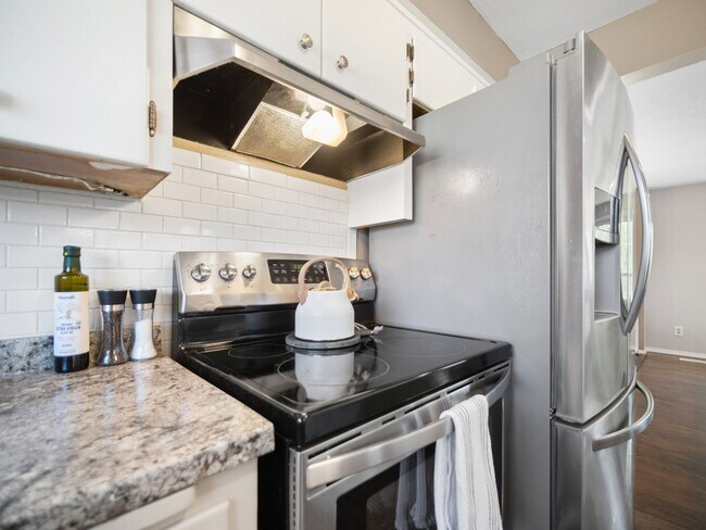 Building Photo - Spacious 4-Bedroom Pet-Friendly Home in North Spokane