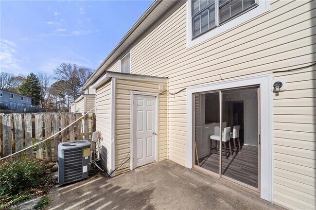 Building Photo - 5739 Bramblegate Rd