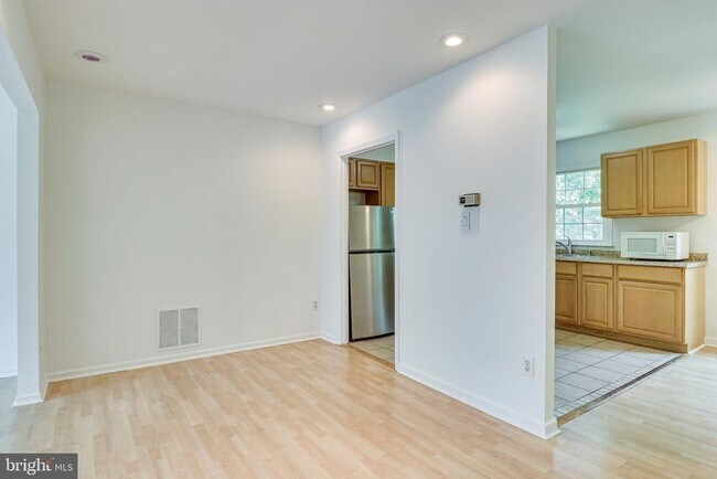 Building Photo - 9911 Whitewater Dr