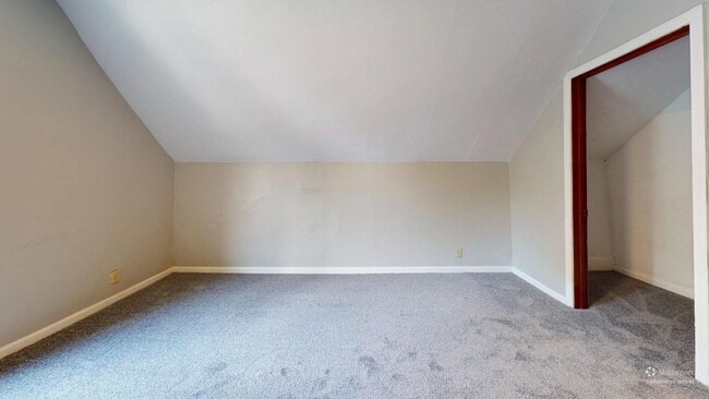 Building Photo - Madison/W.95th neighborhood : 3 bedroom/1 bath single family house available NOW.