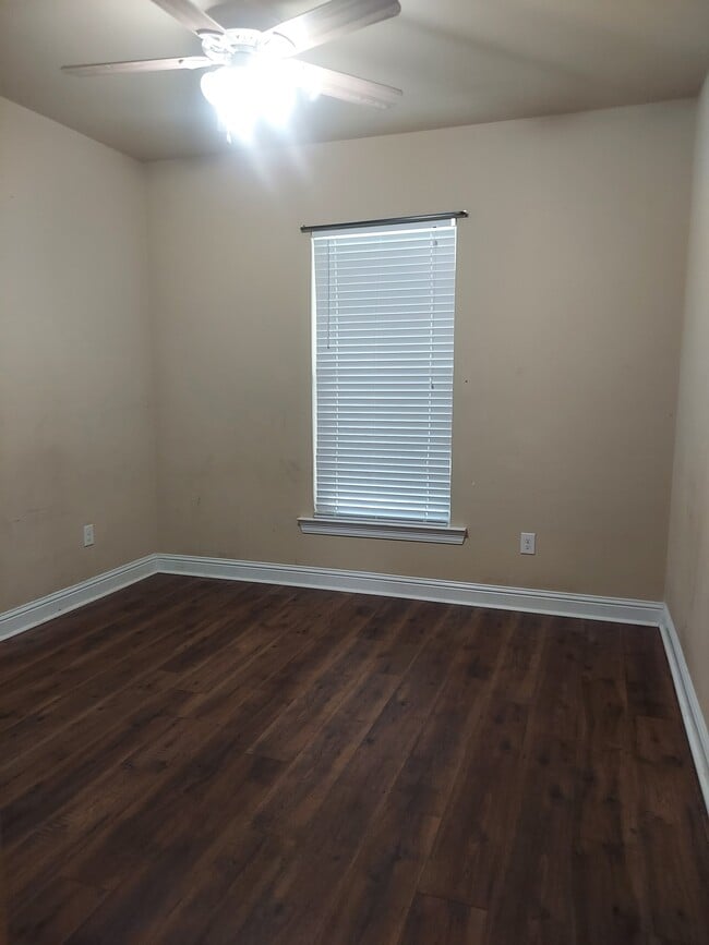 Building Photo - 742 Red Pine Dr