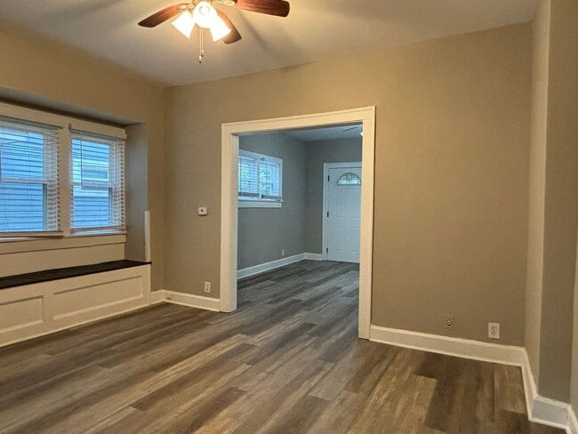 Building Photo - 3-Bed, 1-Bath Home – Fenced Yard, Off-Street Parking, Spacious Kitchen & In-Unit Laundry