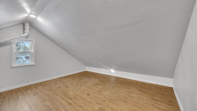 Building Photo - 3 Bed 1 Bath Single Family Home