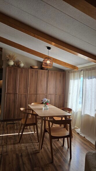 Dining area - 12306 67th Ave NE