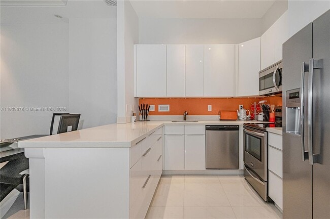 Building Photo - 2301 Collins Ave