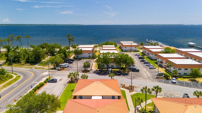 Building Photo - 2100 W Beach Dr