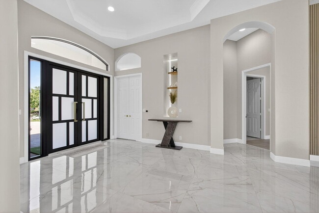 Building Photo - 6778 Oakmont Way