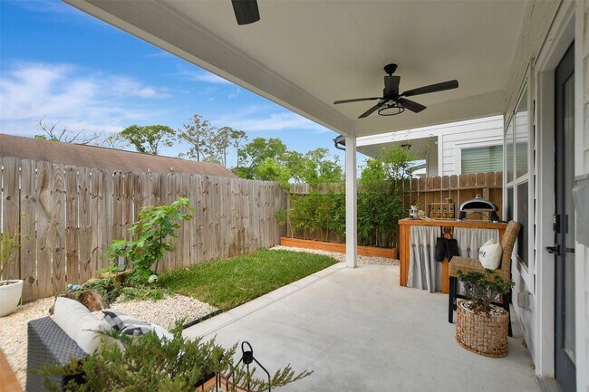 Building Photo - 1106 Paul Quinn St