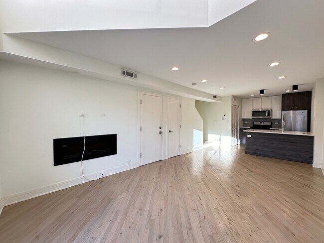 Building Photo - 949 W Grace St