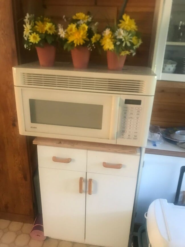 Building Photo - Fully furnished open room cabin- Available...