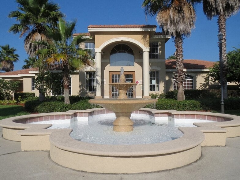 Building Photo - Carolina Club Apartments