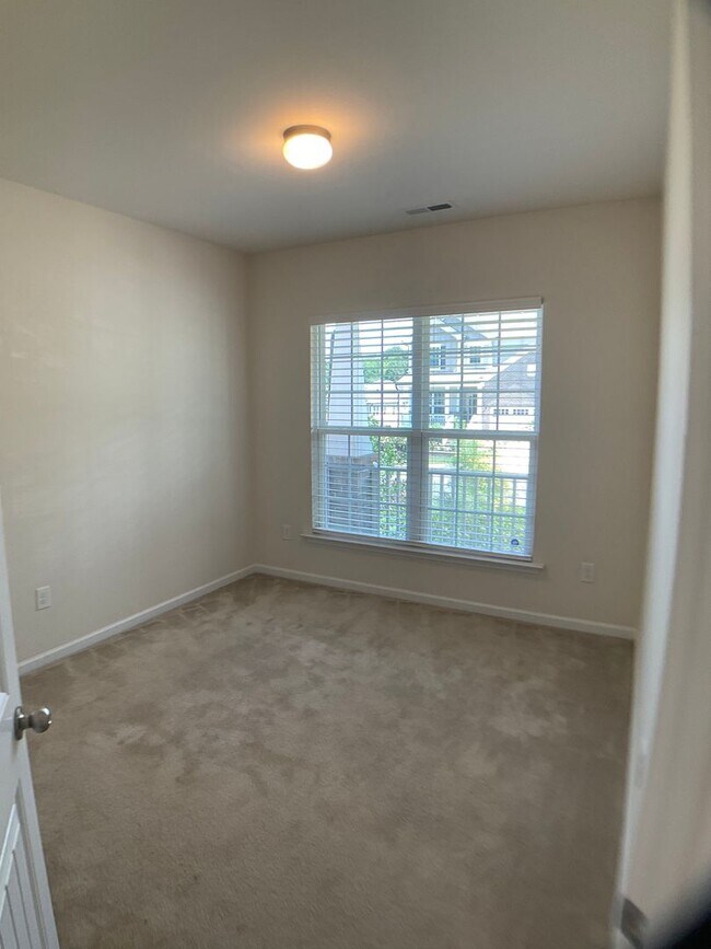 Building Photo - 4 Bed, 3 Bath in Desirable Apex