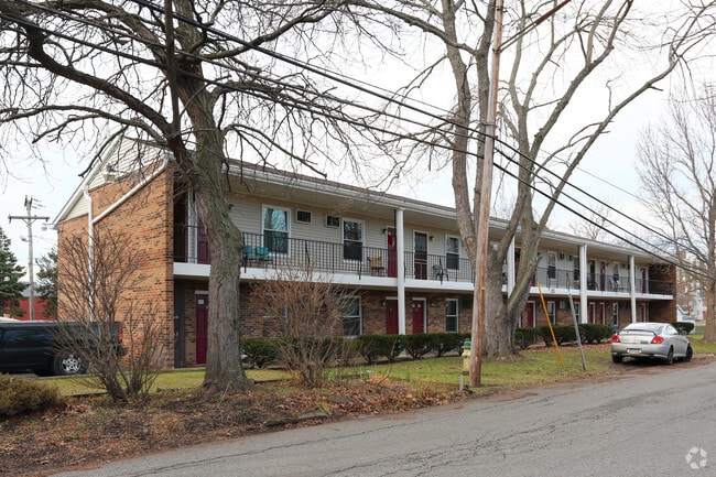 Primary Photo - 250 Teddy Ave
