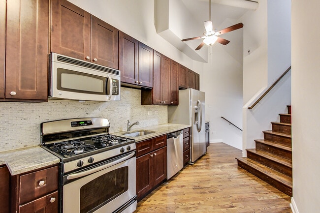 Building Photo - 1804 N Sheffield Ave