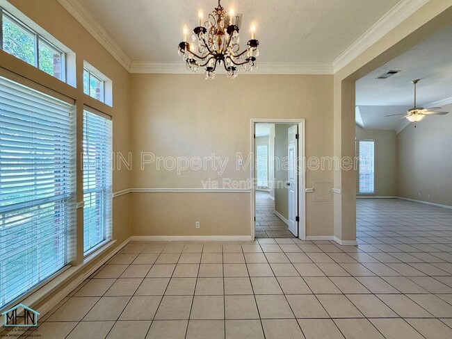 Building Photo - 1307 Adobe Run