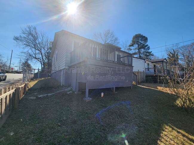 Building Photo - 274 Booker St SW