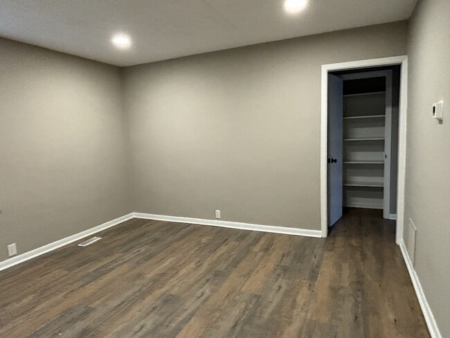 Building Photo - 4414 Kingsley Dr